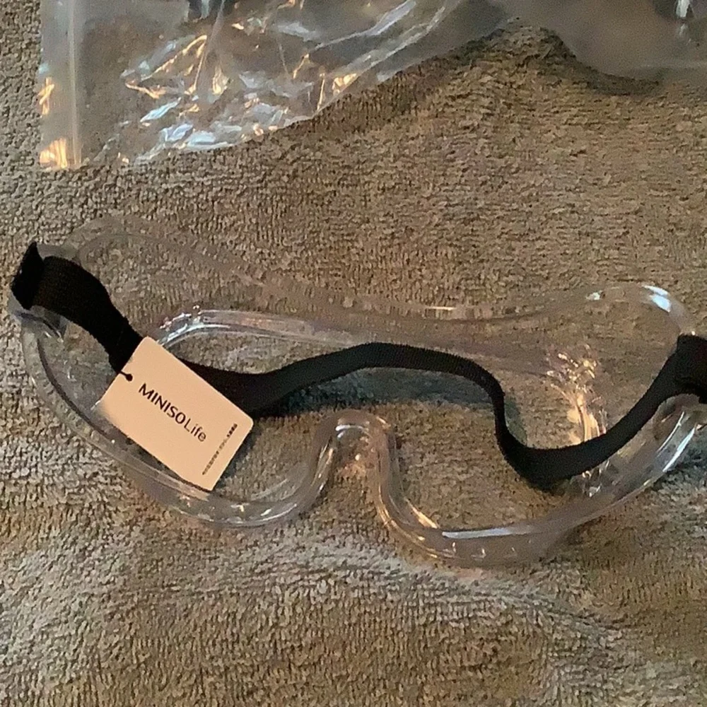 Pair of safety glasses